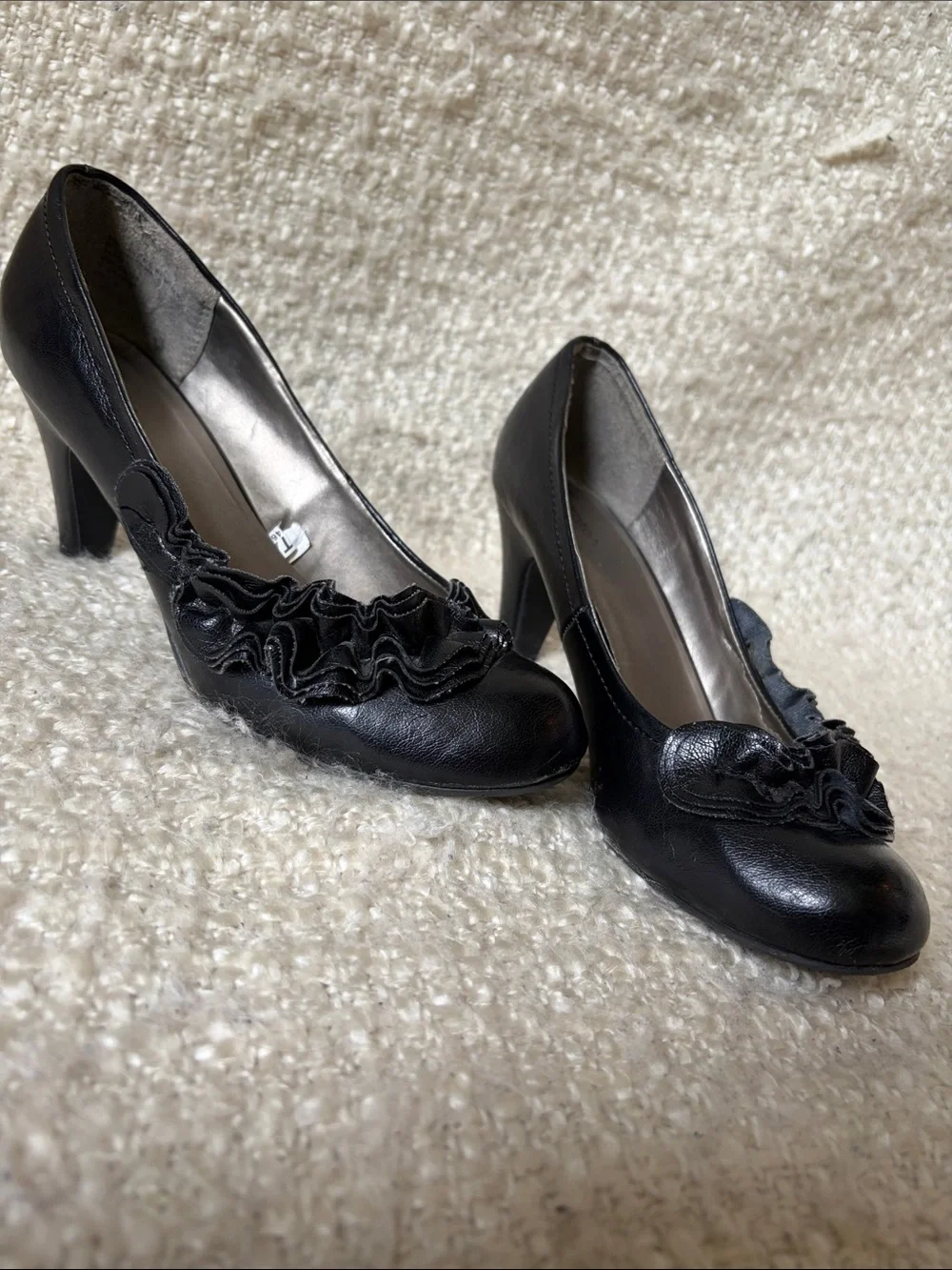 🖤 XHILARATION WOMENS SIZE 8 BLACK EMBELLISHED PUMPS